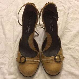 Via Spiga - round toe heels. Size 6.5
